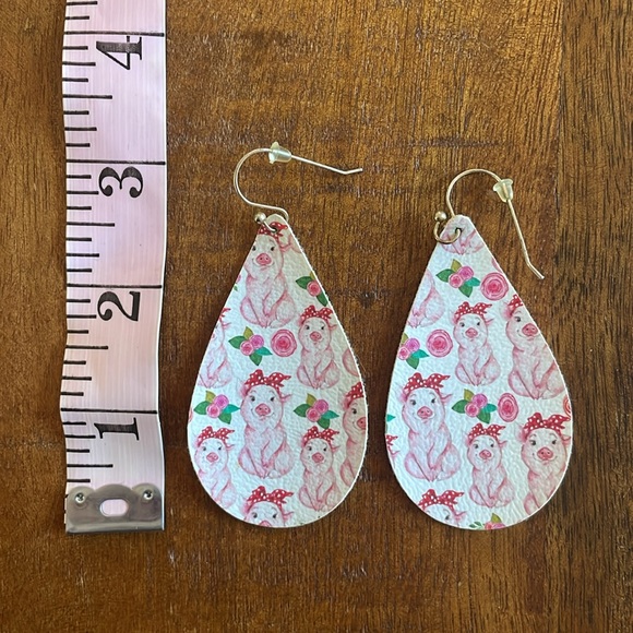 Pig with Bandanna Earrings - Picture 4 of 5